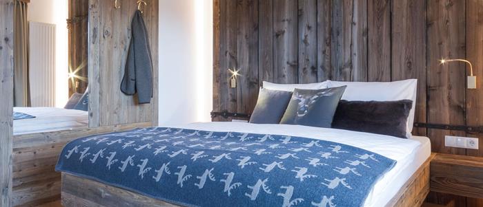 Schlafzimmer mit Doppelbett